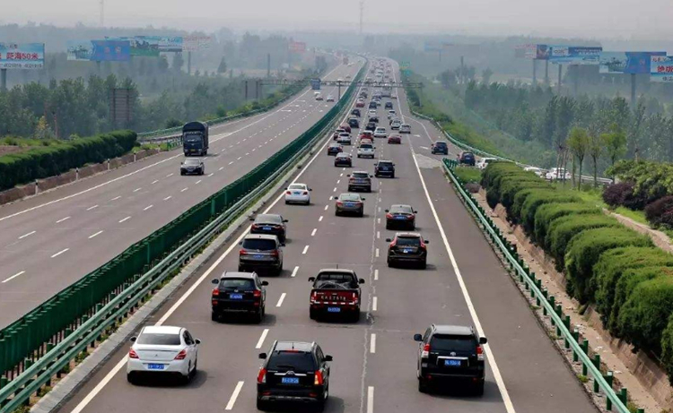 高速公路上，無線傳輸系統(tǒng)如何保障出行安全？